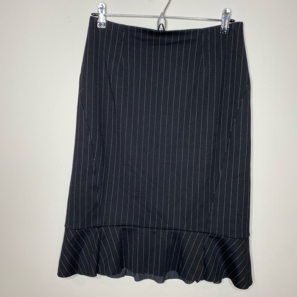 WHITE HOUSE BLACK MARKET Pinstripe Flirty Pencil Skirt Black and White Sz 4 NWT